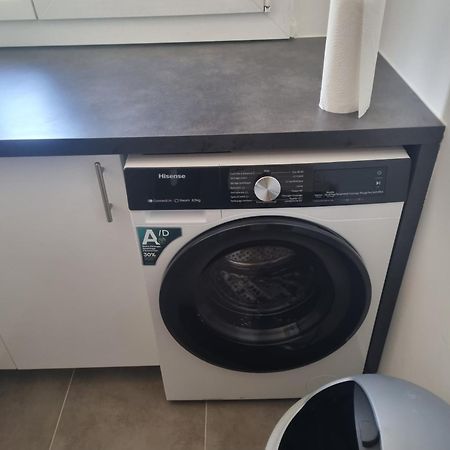 Chambre Privative Renove 2024, Climatisation, Tramway Sur Place , 12 Min Centre, 16 Min Plage, Apercu Lateral Mer, 2 Wc Avec 2 Salle De Bain, Private Room Renovated 2024, Air-Conditioned , Tram On Spot, 2 Toilets And 2 Bathrooms ニース エクステリア 写真