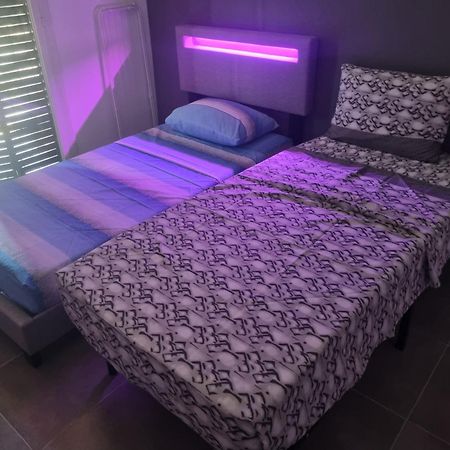 Chambre Privative Renove 2024, Climatisation, Tramway Sur Place , 12 Min Centre, 16 Min Plage, Apercu Lateral Mer, 2 Wc Avec 2 Salle De Bain, Private Room Renovated 2024, Air-Conditioned , Tram On Spot, 2 Toilets And 2 Bathrooms ニース エクステリア 写真