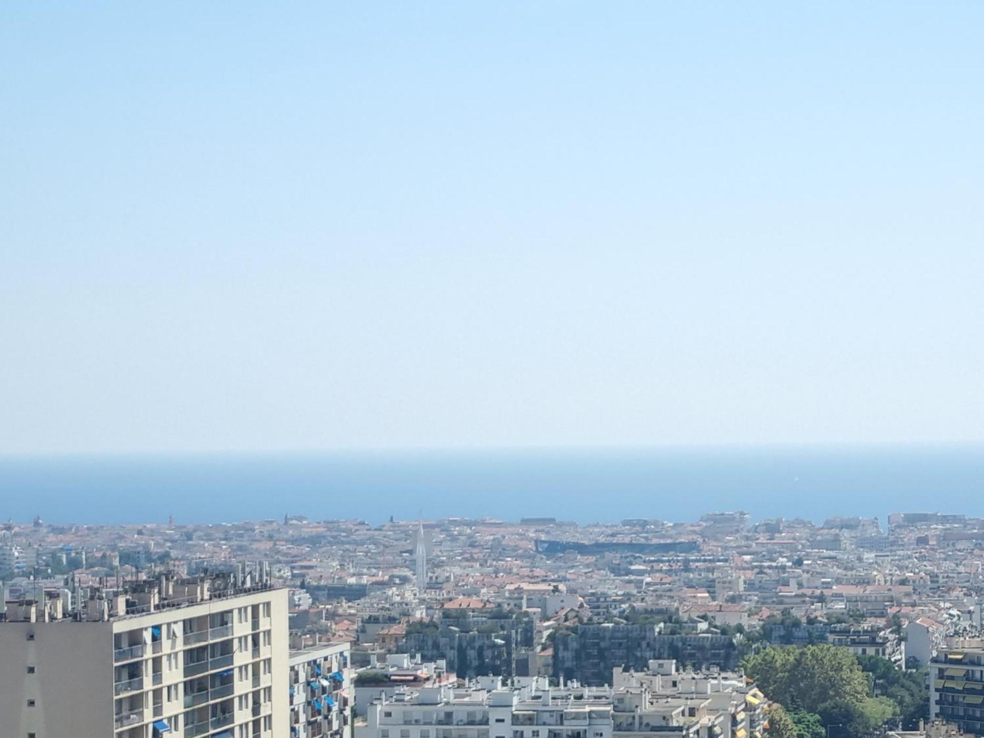 Chambre Privative Renove 2024, Climatisation, Tramway Sur Place , 12 Min Centre, 16 Min Plage, Apercu Lateral Mer, 2 Wc Avec 2 Salle De Bain, Private Room Renovated 2024, Air-Conditioned , Tram On Spot, 2 Toilets And 2 Bathrooms ニース エクステリア 写真