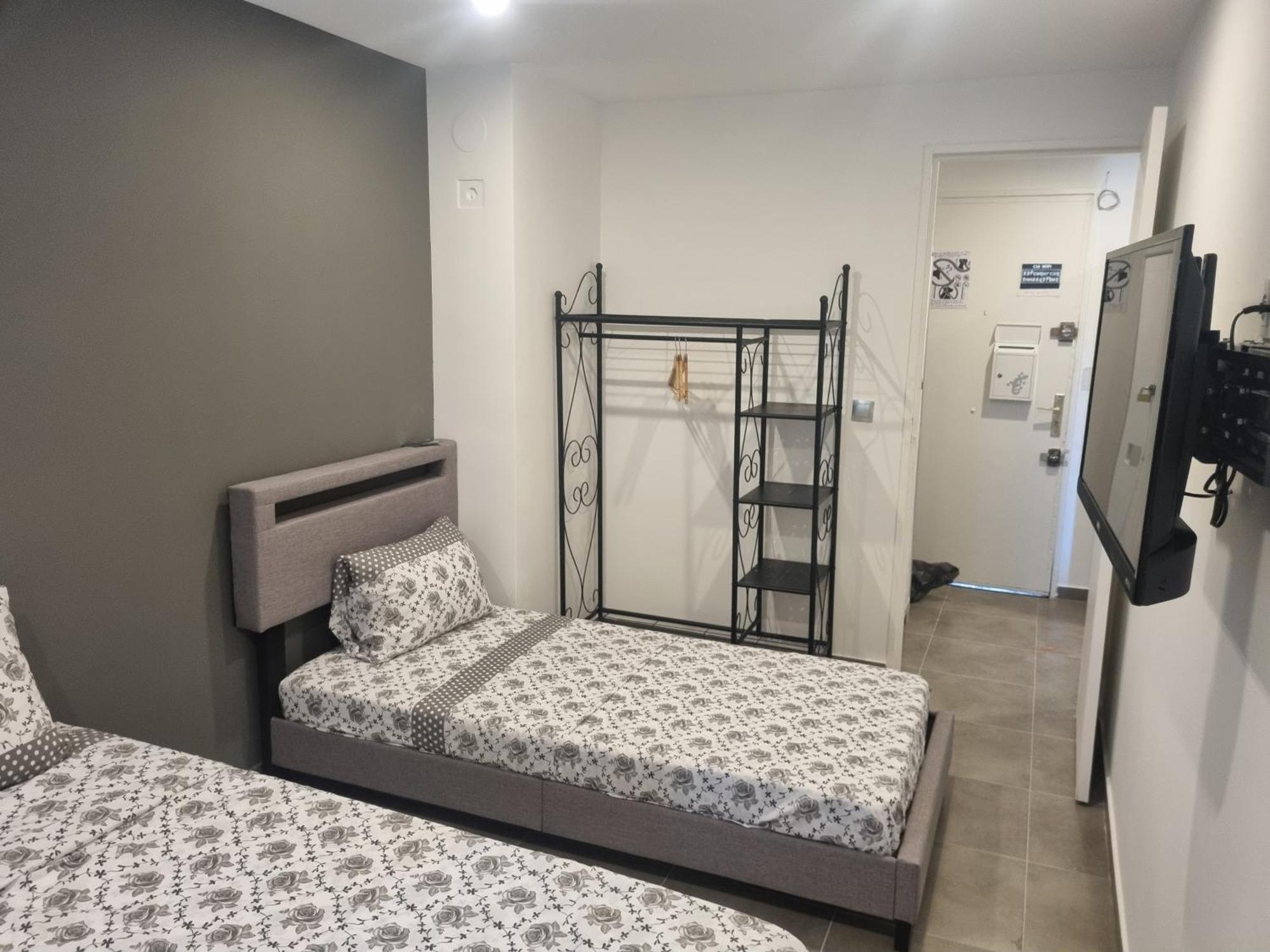 Chambre Privative Renove 2024, Climatisation, Tramway Sur Place , 12 Min Centre, 16 Min Plage, Apercu Lateral Mer, 2 Wc Avec 2 Salle De Bain, Private Room Renovated 2024, Air-Conditioned , Tram On Spot, 2 Toilets And 2 Bathrooms ニース エクステリア 写真