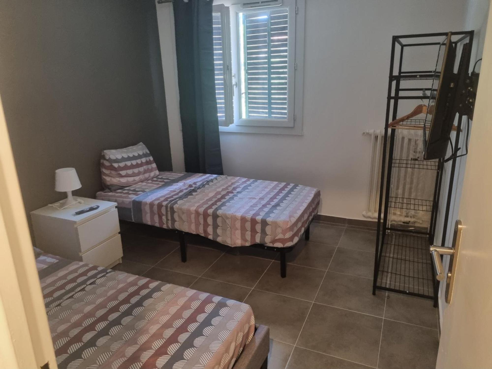 Chambre Privative Renove 2024, Climatisation, Tramway Sur Place , 12 Min Centre, 16 Min Plage, Apercu Lateral Mer, 2 Wc Avec 2 Salle De Bain, Private Room Renovated 2024, Air-Conditioned , Tram On Spot, 2 Toilets And 2 Bathrooms ニース エクステリア 写真