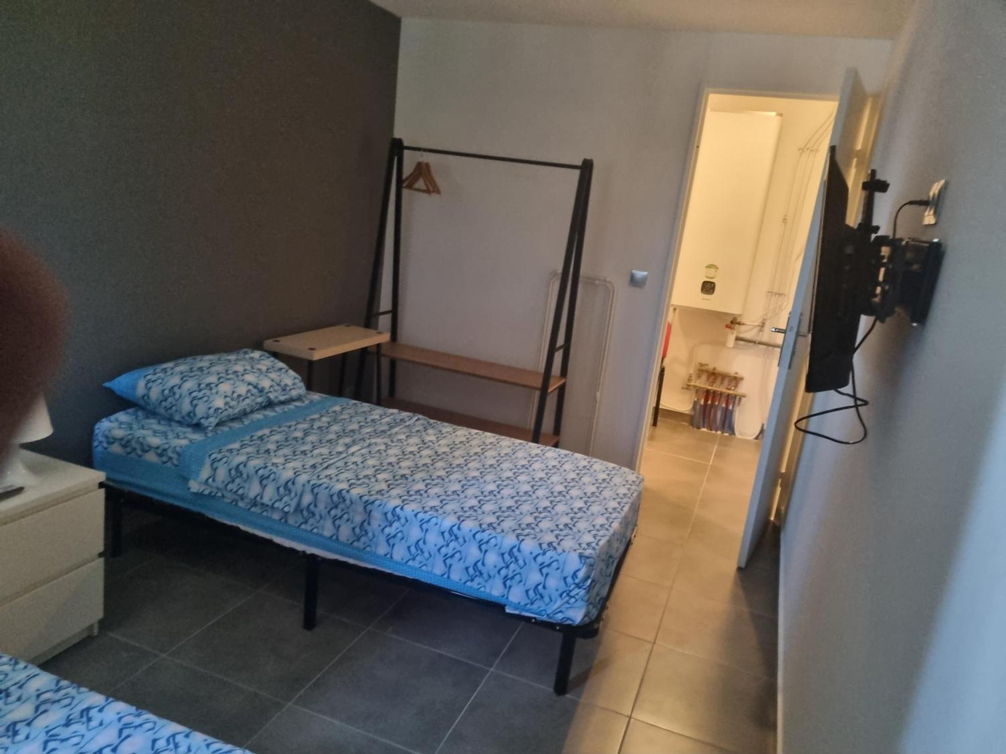 Chambre Privative Renove 2024, Climatisation, Tramway Sur Place , 12 Min Centre, 16 Min Plage, Apercu Lateral Mer, 2 Wc Avec 2 Salle De Bain, Private Room Renovated 2024, Air-Conditioned , Tram On Spot, 2 Toilets And 2 Bathrooms ニース エクステリア 写真