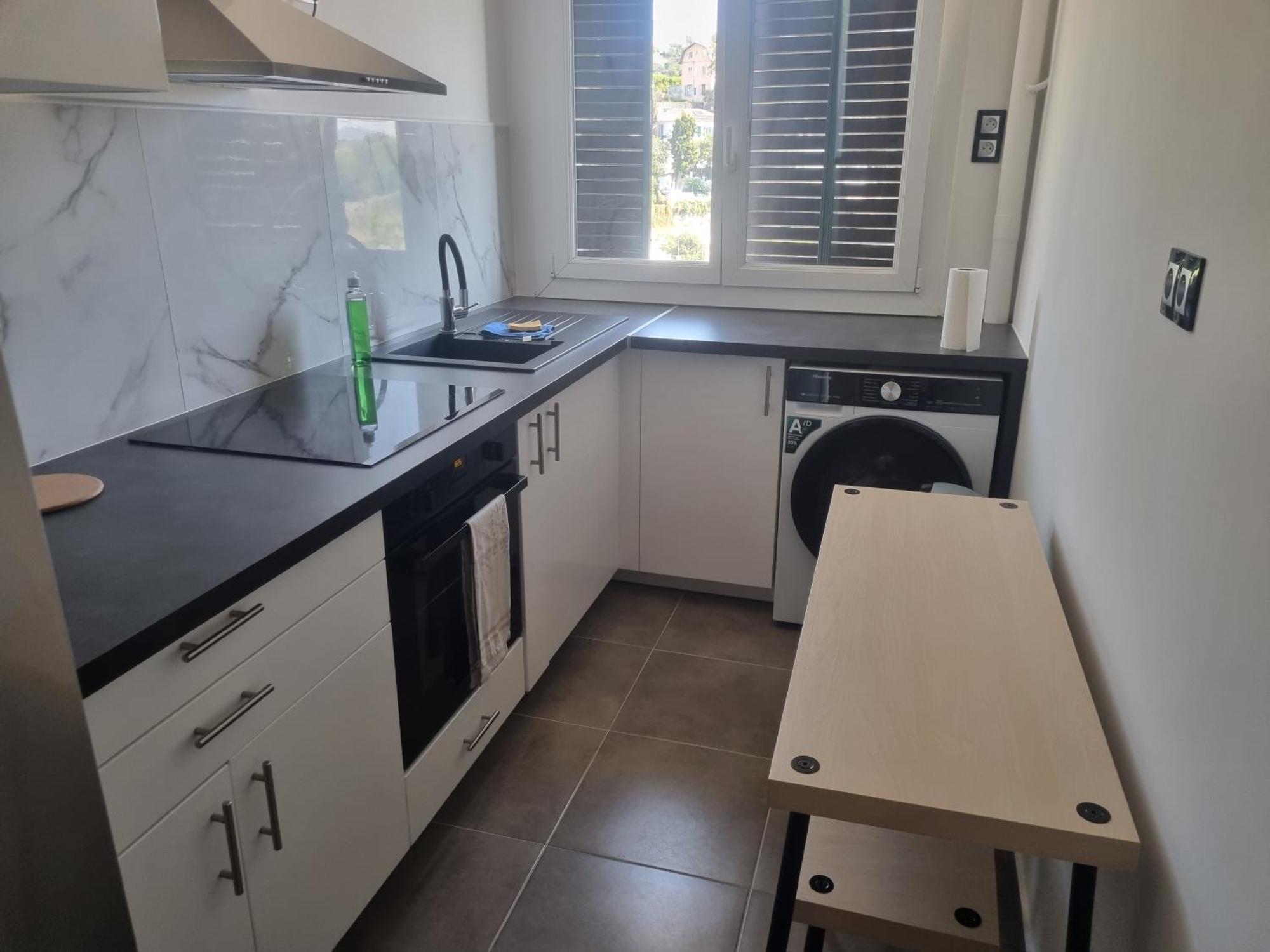 Chambre Privative Renove 2024, Climatisation, Tramway Sur Place , 12 Min Centre, 16 Min Plage, Apercu Lateral Mer, 2 Wc Avec 2 Salle De Bain, Private Room Renovated 2024, Air-Conditioned , Tram On Spot, 2 Toilets And 2 Bathrooms ニース エクステリア 写真